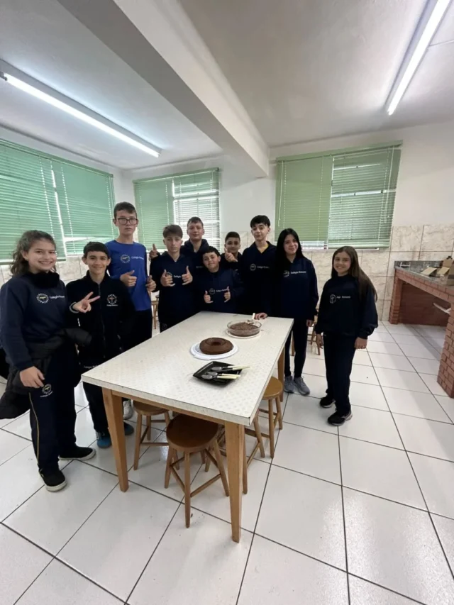 🧬✨ Ciências na Prática! ✨🧬As turmas 171 e 172 arrasaram na aula de Ciências! 🎉Os alunos colocaram em prática o que aprenderam em sala de aula sobre célula animal, construindo células comestíveis super criativas e deliciosas.Foi uma forma divertida e prática de compreender as partes e funções de cada organela celular. Parabéns aos estudantes pelo empenho e capricho! 👏👏#ciênciasnaprática #celulaanimal #aprendizadocriativo #Turma171 #Turma172@rede.romano #ummundodepossibilidadess