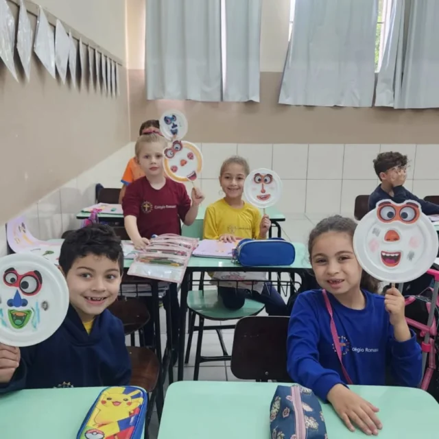 Para a Semana da Consciência Humanitária, a turma 111 confeccionou suas máscaras na aula de arte. Após,  utilizaram os aprendizados de português e criaram suas próprias narrativas sobre amizade, apresentando para o grande grupo, com o auxílio das suas obras de arte!#conscienciahumanitaria#amizade#socializacao