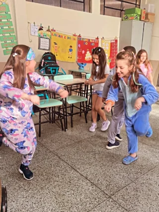 Na Semana das Crianças a festa do pijama foi só alegria! Professora Elaine Quirino Estagiária Isadora Ramos@rede.romano