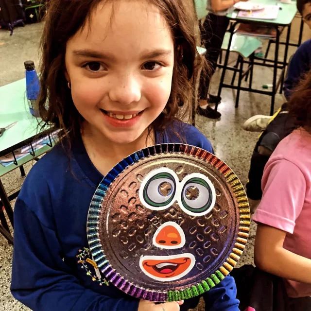 A Turma 111 se divertiu na disciplina de Arte, produzindo máscaras  para trabalhar o teatro.Professora Carim Magri@rede.romano @romanosaomateus