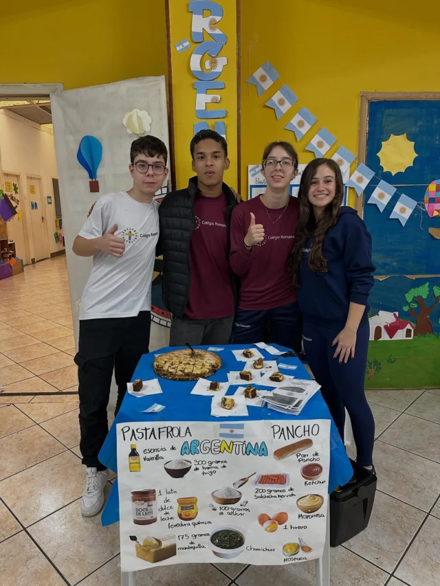 🌍✨ Hoje participamos da Feira Gastronômica das Nações com as turmas 191 e 192, celebrando os sabores e culturas do mundo! 🍽️🎉Uma experiência rica em aprendizado e descobertas! 🇪🇸💫#FeiraGastronômica #Cultura #Aprendizado #Turmas191e192 #Espanhol