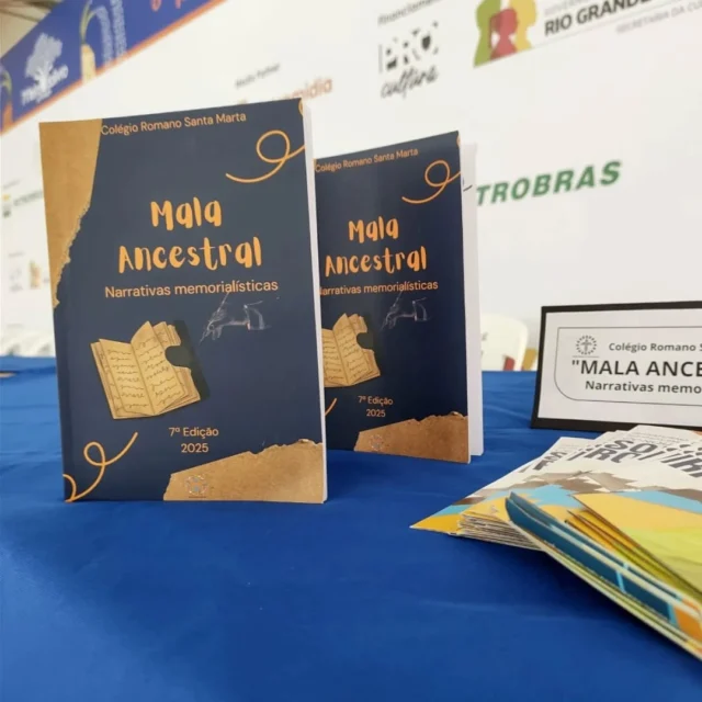 Livro "Mala Ancestral - Narrativas Memorialísticas" - Turma 171 🧡💙Sessão de autógrafos na 71a Feira do Livro de Porto Alegre. 📖🖊️