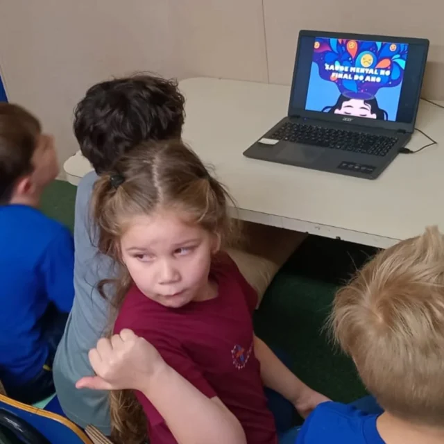 A turminha NB participou do encontro do Projeto Emoções com a Orientadora Danielly Teixeira,  constatando a eficácia do "Abraço da Borboleta" e conversando sobre Ansiedade Infantil e Saúde Mental no final do ano, de uma forma lúdica e descontraída.