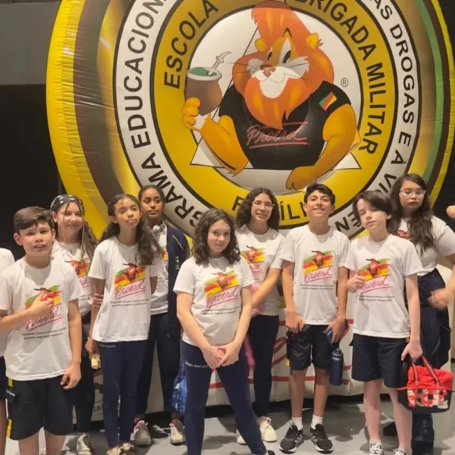 A turma 151, participou da formatura do PROERD, na sexta-feira,  28/11. Foram 10 encontros com o instrutor Scherer, com muita aprendizagem, reflexão e entendimento. Etapa concluída com entrega de certificados, medalha para a melhor redação e muita diversão.  Parabéns,  turma 151!