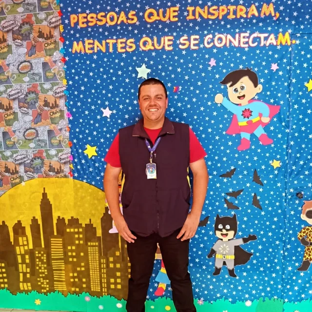 Dia do Orientador Educacional O Orientador Educacional é quem caminha ao lado do aluno, orientando escolhas, fortalecendo valores e acolhendo emoções. Nosso agradecimento a ti João Carlos, por todo o cuidado, escuta e compromisso com a formação humana dos nossos estudantes e colegas!Obrigada por todos os dias fazer a diferença  em nosso Colégio.@rede.romano @romanosaomateus