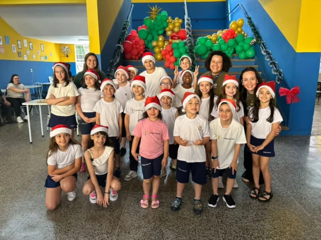 Sábado tivemos a Cantata de Natal do turno Inverso I e II: um momento especial que encheu nossos corações de magia e alegria! 🎄💚✨🥹