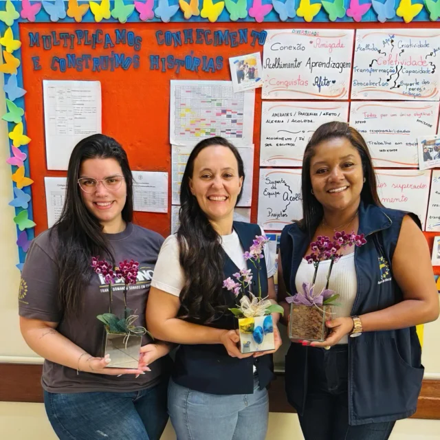 Orientar é acreditar no potencial do outro. Hoje homenageamos quem faz isso com amor todos os dias. Feliz Dia do Orientador Educacional! Agradecemos à Fabiana, que atende o Ensino Médio; à Maria Eduarda, responsável pelo 3º e 5º ano do fundamental I e do 8º ao 9º ano do fundamental II; e à Elis, que acompanha o NA ao 2º ano do Fundamental I. Vocês fazem a diferença! #orientacao #orientadoraeducacional #rederomano