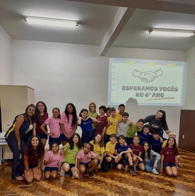 ✨ Hoje rolou o Projeto de Transição do 5º para o 6º ano com os estudantes das turmas 151 e 152! 🚀📚Foi um momento super especial, cheio de descobertas e novidades sobre a nova rotina que eles vão vivenciar a partir de 2026. ⏰👩‍🏫👨‍🏫 Juntos vamos ser a 161 💙Que venham novos desafios e muitas conquistas! ⭐💛#TransiçãoEscolar #5anoPara6ano #Turma151 #Turma152 #AprenderÉViver #NovaEtapa #Educação #OrgulhoDosNossosAlunos 🎒✨